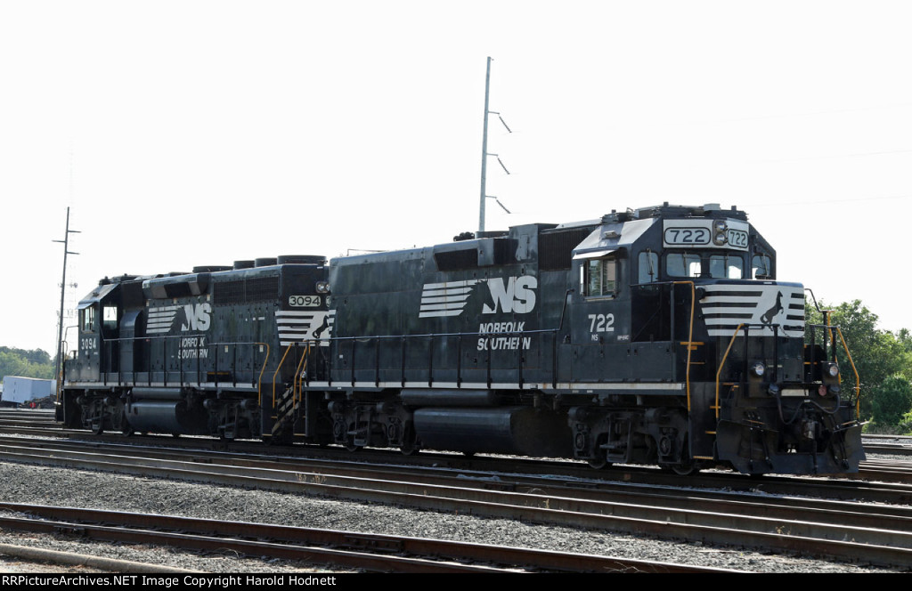 NS 722 & 3094 in Glenwood Yard